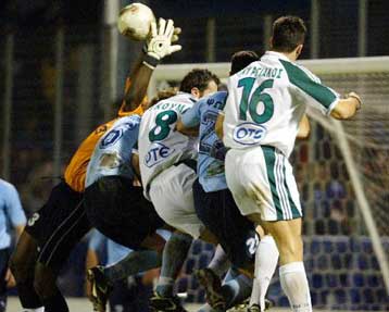 Πέρασε πρώτος ο Ολυμπιακός με ήττα της ΑΕΚ και ισοπαλία του ΠΑΟ