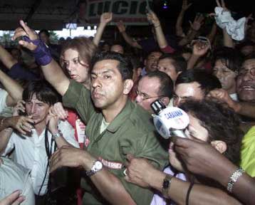 Ο αριστερός πρώην πραξικοπηματίας Λ.Γκουτιέρες νικητής των εκλογών στον Ισημερινό