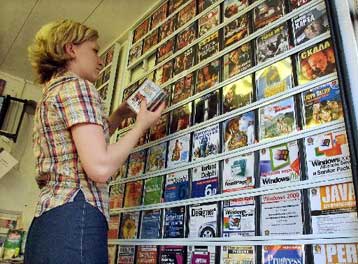 Αυστηρή τιμωρία 52χρονης Αμερικανίδας για συμμετοχή σε σπείρα πειρατείας λογισμικού