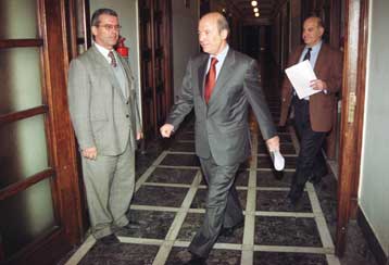 Τα 2,1 δισ. ευρώ αγγίζει η δαπάνη για τα εξοπλιστικά προγράμματα, σύμφωνα με το ΚΥΣΕΑ