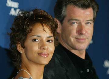 Ο Τζέιμς Μποντ εξουδετέρωσε τον Χάρι Πότερ το πρώτο Σαββατοκύριακο προβολής του