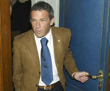 Παραμένει (τελικά) στη θέση του κυβερνήτη της Καρινθίας ο Γέργκ Χάιντερ