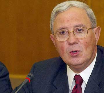 Συγκρατημένη εισοδηματική και δημοσιονομική πολιτική συνιστά η ΤτΕ