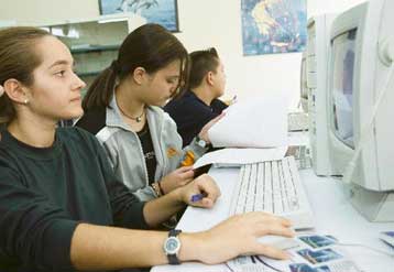 Αυξάνονται οι χρήστες Η/Υ στην Ελλάδα, αργή πορεία προς την Κοινωνία της Πληροφορίας