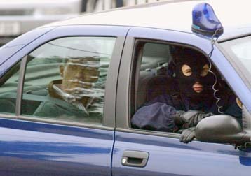 Πέντε άτομα συνελήφθησαν στη Γαλλία σχετικά με την υπόθεση του «βομβιστή με το παπούτσι»