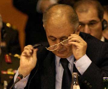 Τη τουρκική υποψηφιότητα στην ΕΕ θα επιχειρήσει να προωθήσει στη Γερμανία ο Σεζέρ