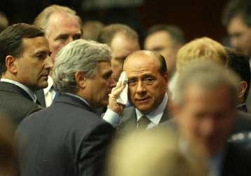 Αρνηση Μπερλουσκόνι να καταθέσει για το σκάνδαλο με «πρωταγωνιστή» συνεργάτη του