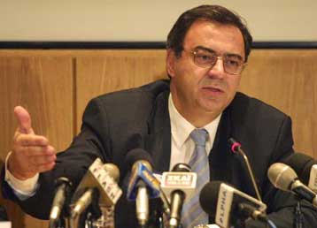 Επαρκής και αξιόπιστος ο προϋπολογισμός του 2003, δηλώνει ο Ν.Χριστοδουλάκης