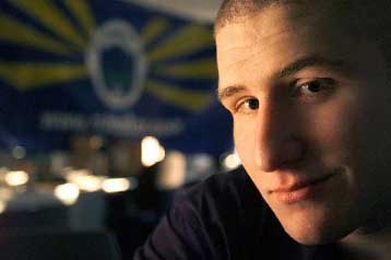 Η Roxio εξαγόρασε την Napster, χωρίς όμως να αποκαλύψει το νέο πρόσωπο της υπηρεσίας