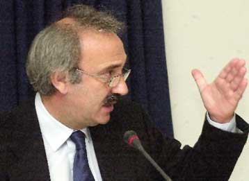 Για υποκλοπή εγγράφων κατηγόρησε τη ΝΔ στη Βουλή ο Χρ.Πάχτας