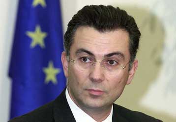 «Ύβρεις» και «συκοφαντίες» οι καταγγελίες Πάχτα στη Βουλή, απαντά η ΝΔ