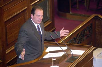 Σκληρή αντιπαράθεση κυβέρνησης – ΝΔ στη Βουλή για τις προμήθειες των Ένοπλων Δυνάμεων