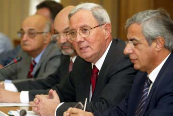 Πληθωρισμός και διαρθρωτικές αλλαγές, τα σημεία αιχμής στην ενδιάμεση έκθεση της ΤτΕ