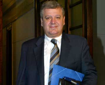 Αντεγκλήσεις κυβέρνησης – ΝΔ  με φόντο την αποζημίωση στον τέως βασιλιά