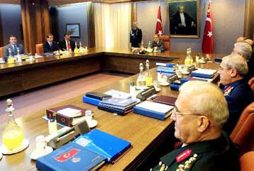 Οι Τούρκοι στρατηγοί στηρίζουν τους χειρισμούς Ντενκτάς στο Κυπριακό