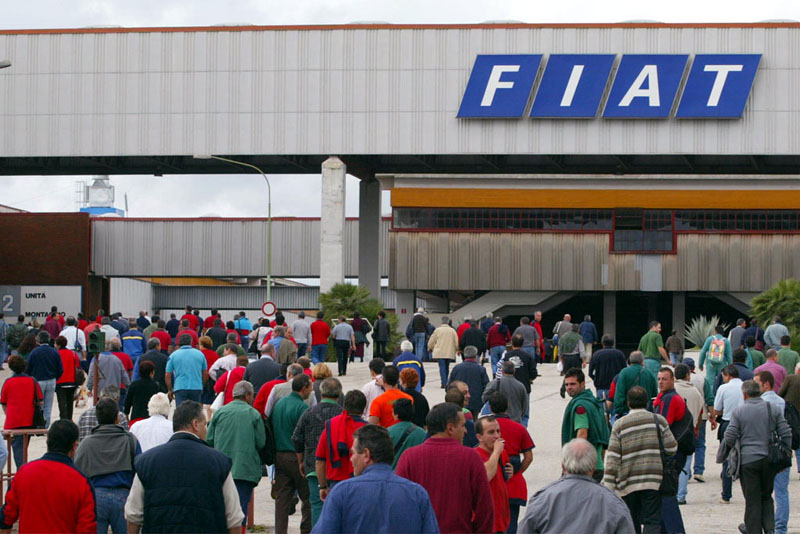 Με απεργίες απειλούν τα σωματεία εργαζομένων στη Fiat