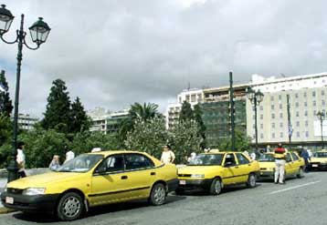 Σε νέα 24ωρη απεργία κατέρχονται τη Δευτέρα οι ιδιοκτήτες ταξί