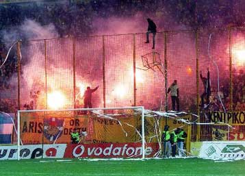 Συμπλοκές στο Χαριλάου πριν από το ματς του Αρη με τον Ολυμπιακό