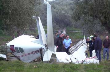 Εκτός κινδύνου οι τρεις τραυματίες από την πτώση του Cessna στο Σχηματάρι