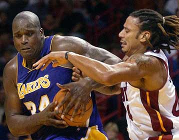 Ο Κέβιν Γκαρνέτ οδήγησε τους Μινεσότα Τίμπεργουλβς σε νίκη επί των Λέικερς