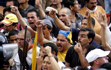 Παραλύει και πάλι η Βενεζουέλα από τις φωνές που ζητούν απομάκρυνση Τσάβες