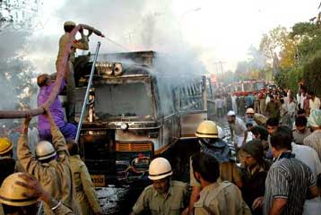 Έντεκα τραυματίες από την έκρηξη βόμβας σε λεωφορείο στην Ινδία