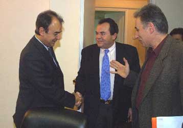 Στον αποκλεισμό του υπουργείου Οικονομικών προχωρούν την Τρίτη τα μέλη της ΓΣΕΒΕΕ