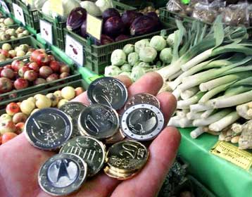 Μικρή μόνο πλειοψηφία Ευρωπαίων τάσσεται υπέρ της διατήρησης του ευρώ