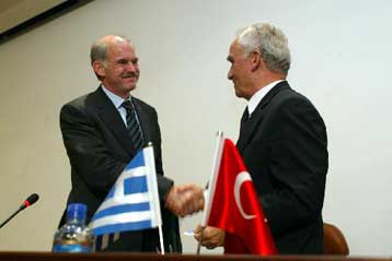 Το Κυπριακό επί τάπητος στη συνάντηση Παπανδρέου – Γιακίς