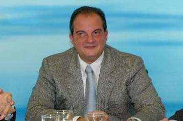 Συνέντευξη Καραμανλή με επικρίσεις για την οικονομική πολιτική της κυβέρνησης