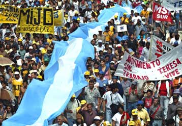 Χιλιάδες Αργεντινοί διαδήλωσαν κατά της πείνας στο κέντρο του Μπουένος Αϊρες