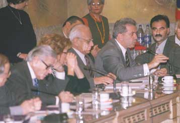 Κατά 3,8% αυξάνονται για το 2003 τα ανταποδοτικά τέλη στην Αθήνα
