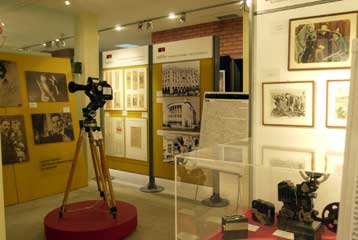 Κόμιξ, μινιατούρες και φωτογραφίες στο λιμάνι της Θεσσαλονίκης