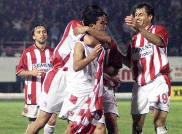 Χαμόγελα και παρατηρήσεις από τον Κάτανετς στους παίκτες του Ολυμπιακού