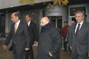 Κατέθεσε τελικά μία προκαταρκτική απάντηση επί του σχεδίου Ανάν και ο Ντενκτάς