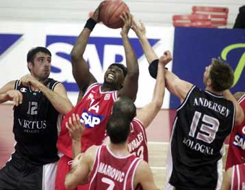 Νίκη-επιβίωσης για τον Ολυμπιακό, ήττα-αποκλεισμός για την ΑΕΚ