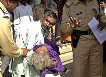 Είκοσι νεκροί από αλυσιδωτές εκρήξεις σε κινηματογράφους του Μπανγκλαντές