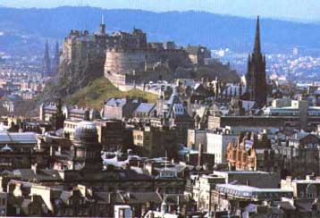 Στο έλεος της πυρκαγιάς το ιστορικό κέντρο του Εδιμβούργου