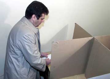 Η αποχή ακυρώνει και πάλι τις προεδρικές εκλογές στη Σερβία