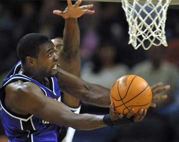 Σημαντική εκτός έδρας νίκη των Σακραμέντο Κινγκς επί των Σπερς με 104-80