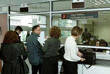 Τελεσίγραφο της εφορίας σε 700.000 φορολογούμενους για τις ληξιπρόθεσμες οφειλές