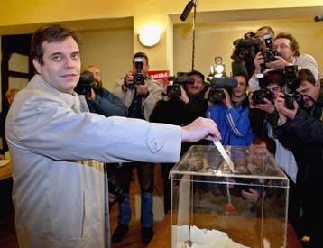 Ο Κοστούνιτσα δεν αποδέχεται το αποτέλεσμα των προεδρικών εκλογών