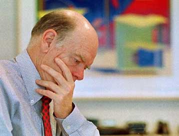 Ο 63χρονος Τζον Σνόου νέος υπουργός Οικονομικών των ΗΠΑ