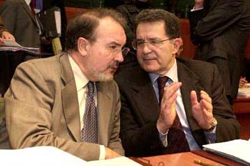 Ικανοποίηση στην Κομισιόν για τον πληθωρισμό στην Ευρώπη αλλά όχι για τα ελλείμματα