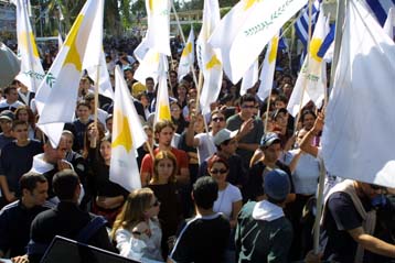 Έλληνες και Κύπριοι έχουν τα πιο πατριωτικά αισθήματα μεταξύ των μαθητών 28 χωρών