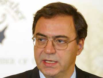 Εύσημα και συστάσεις της Κομισιόν για την ελληνική οικονομία στην έκθεση του 2002