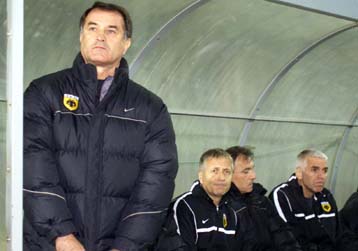 Σοβαρότητα ζήτησε ο Μπάγεβιτς από τους παίκτες κατά την αναχώρηση της ΑΕΚ για την Κύπρο