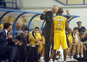 Για την τελευταία ελπίδα η ΑΕΚ κόντρα στη Τσιμπόνα