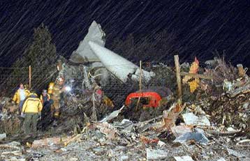 Τουλάχιστον τρεις νεκροί από συντριβή πολεμικού αεροσκάφους σε εργοστάσιο στη Μανίλα