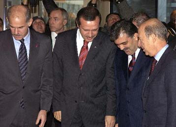 Ειλικρινή προσπάθεια για επίλυση του Κυπριακού ζήτησε ο Σημίτης από τον Γκιουλ
